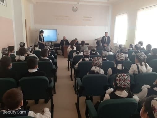 urdu.uz, UrDU rektori Baxrom Abdullayev Yangibozor tumanidagi 33-IDUM oʻquvchilari bilan uchrashdi