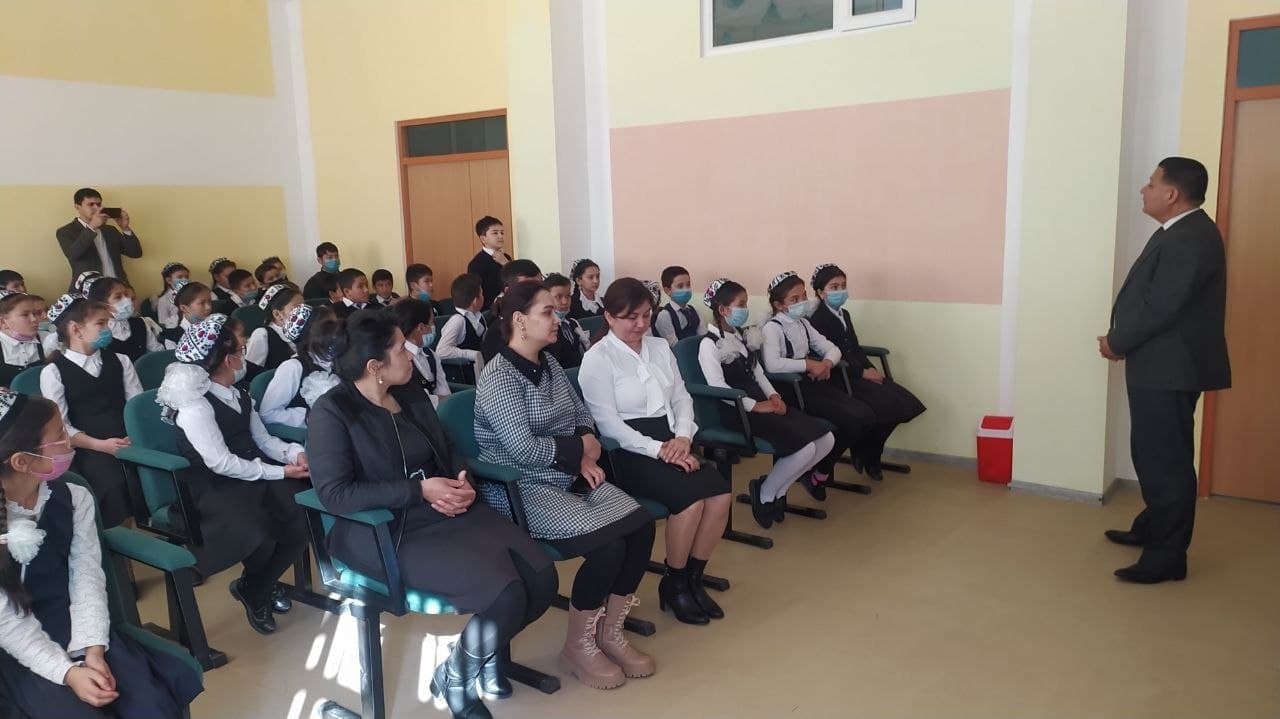 Rector of UrSU Bahrom Abdullayev met with students of SSSS 33(Specialized state secondary school) in Yangibazar district