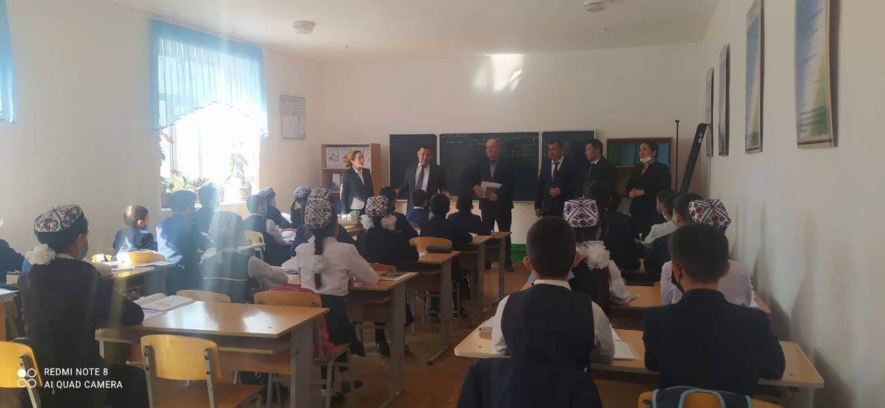 urdu.uz, UrDU rektori Baxrom Abdullayev kimyo va biologiya fanlariga ixtisoslashgan maktab oʻquvchilari bilan uchrashdi