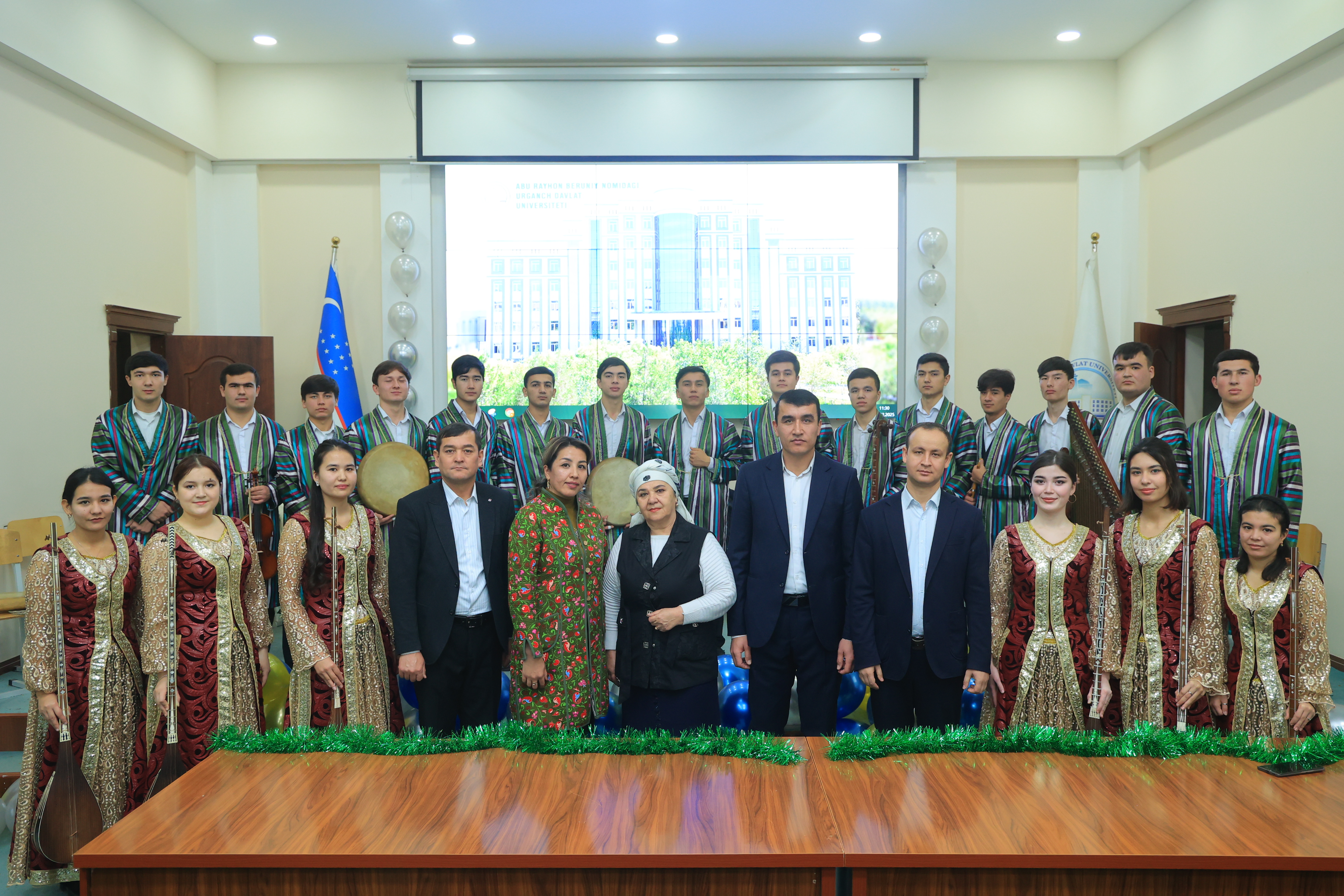 “Navozanda” an’anaviy cholg‘ular ansambli to‘garagi